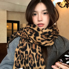 法国复古豹纹仿羊绒流苏围巾女冬季2025新款千禧辣妹披肩加厚保暖