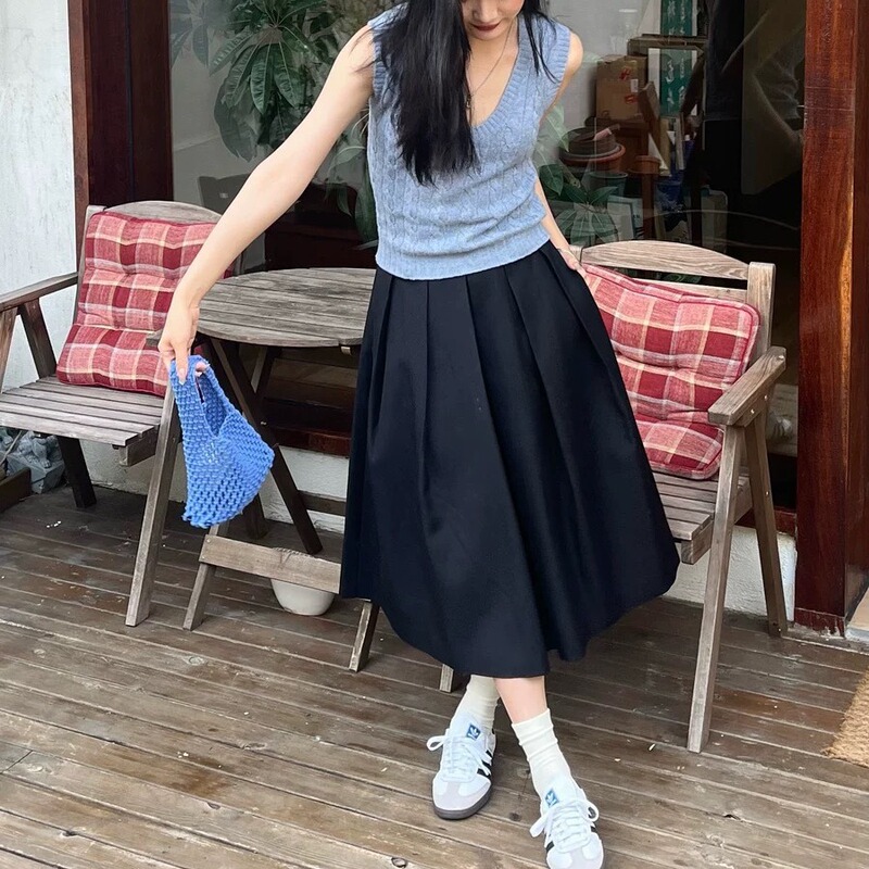 Special Offer 2025 Spring New Style Retro Wool Blended Versatile Spoon Collar Cable Knitted Vest for Women