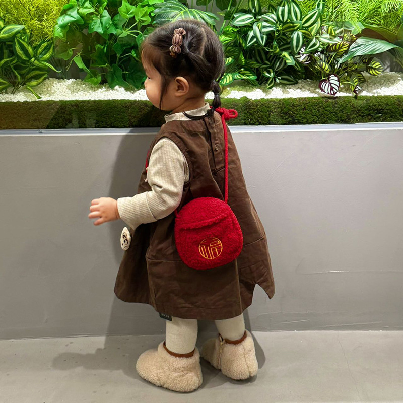 2026 bolsas rojas de Año Nuevo para niños lindas mini bolsas rojas de peluche para niños y niñas bolsas de Año Nuevo para bebés felizes