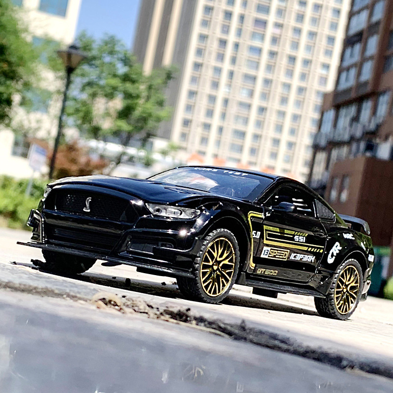 Car Zhi 1:32 Ford wild horse GT500 alloy car model Cobra sports car pull back sound and light toy car box