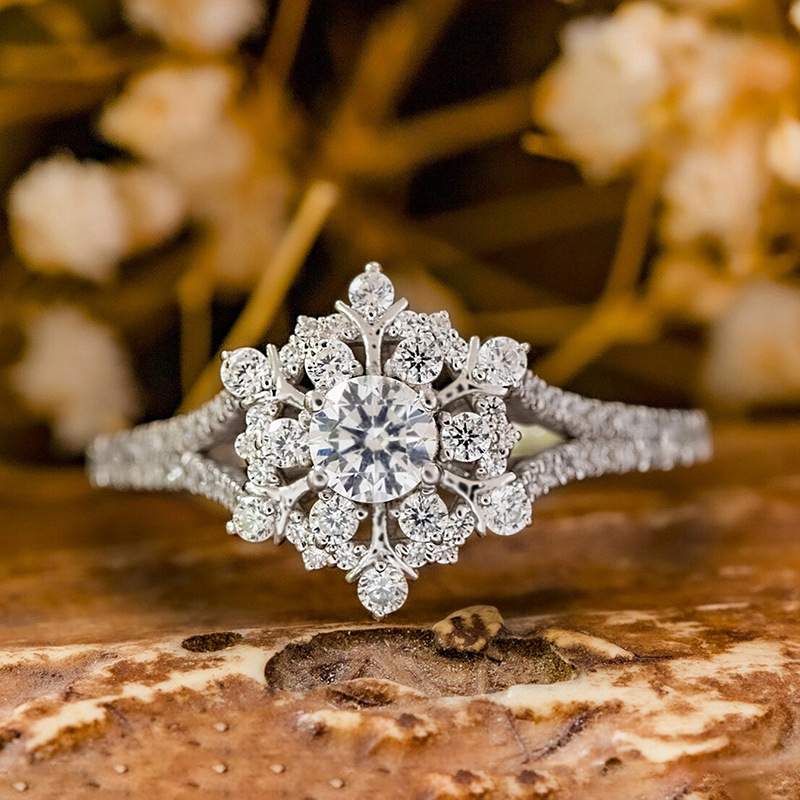 new snowflake inlaid ring, light luxury high end fashion wedding temperament style ring, commemorative gift wedding ring_voghion.com