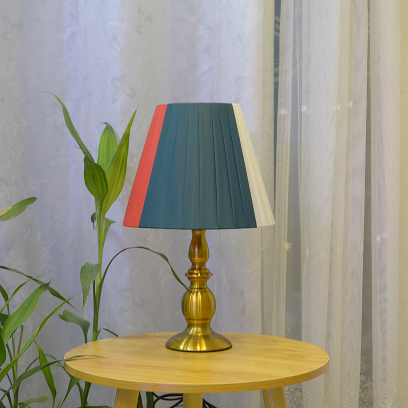 Americano nórdico simple retro clásico lámpara de mesa dormitorio lámpara de noche luz creativa de lujo dimmable hogar cálido Luz