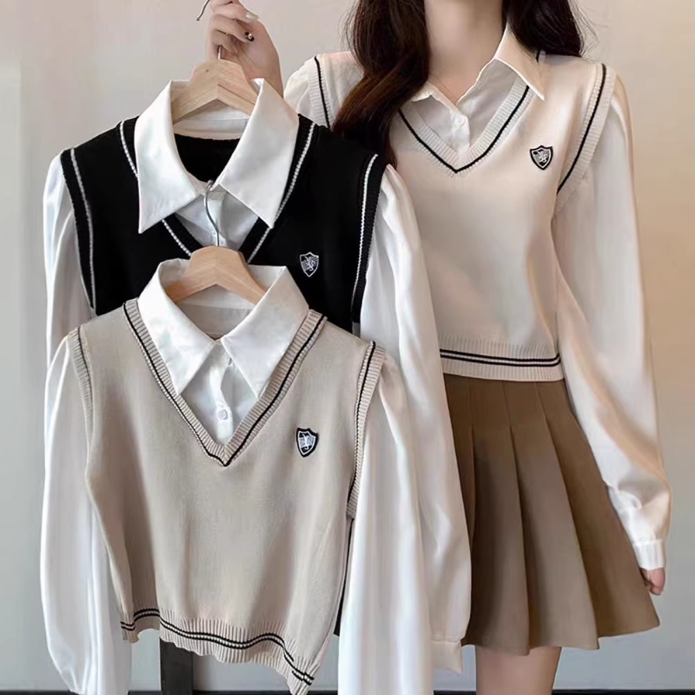 Short Outerwear Vest for Women, Petite Size, Slimming, Stylish V-Neck Vest, Layered Top for Spring