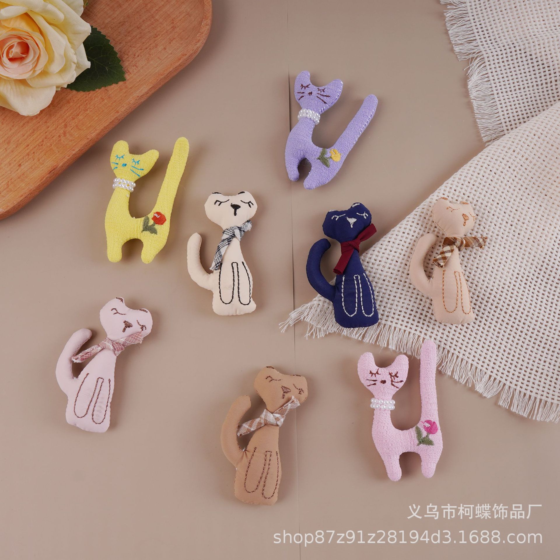 새로운 스타일의 패브릭 만화 동물 인형 꼬리 고양이 가방 머리 장식 의류 액세서리 쥬얼리 액세서리