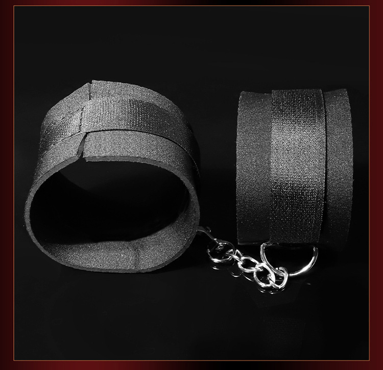 SM Hand and Leg Cuffs with Break-Up Straps, Metal and Neoprene Restraint Set, Black — detail image 22