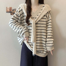 2025年秋冬慵懒风披肩条纹V领针织衫女学院风套头毛衣上衣两件套