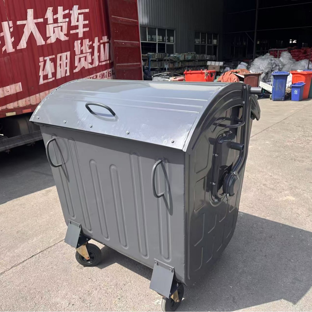 1100升镀锌板圆顶垃圾箱德国俄罗斯出口热镀锌户外环保四轮垃圾桶