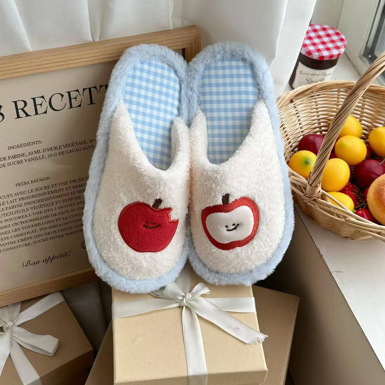 Hermosas zapatillas de peluche de manzana mujeres otoño invierno engrosado antideslizante calentamiento zapatillas de luna pareja zapatillas de algodón interior