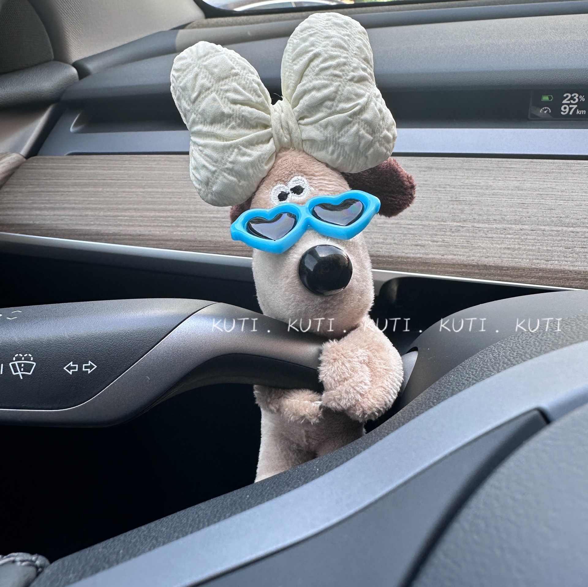 Paquete de material de bricolaje hecho a mano lindo perro coche embarazada bloque decoración coche felpa muñeca decoración creativa cumpleaños