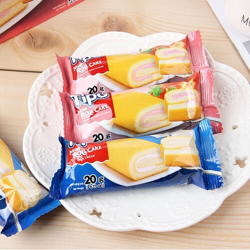 Vietnamese imported Tipo mini cake roll strawberry milk filling roll breakfast bread snack gift