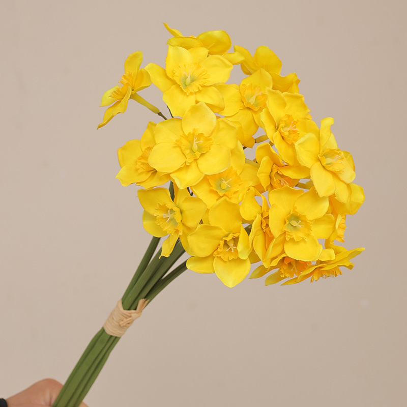 flores simuladas flores de narcisos flores de mano flores flores de mano boda flores simuladas decoración de la mesa de comedor fotografía flores de seda flores falsas