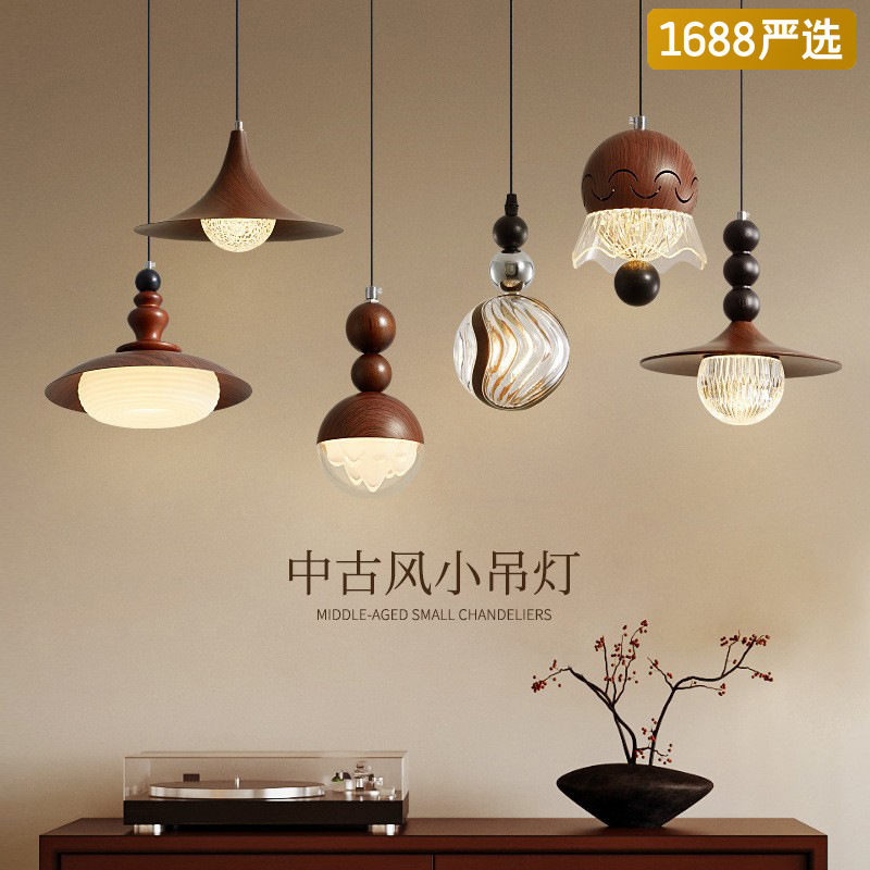 [Seleccionado cuidadosamente] Candelabro pequeño junto a la cama, nuevo candelabro de barra de hotel medieval chino, lámpara de grano de madera de nogal de viento silencioso