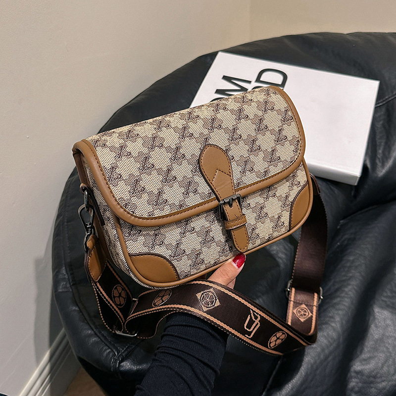 高級感女包包2023新款流行的時尚印花小方包復古寬帶單肩斜挎包潮