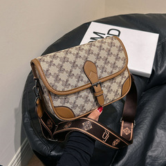 高級感女包包2023新款流行的時尚印花小方包復古寬帶單肩斜挎包潮