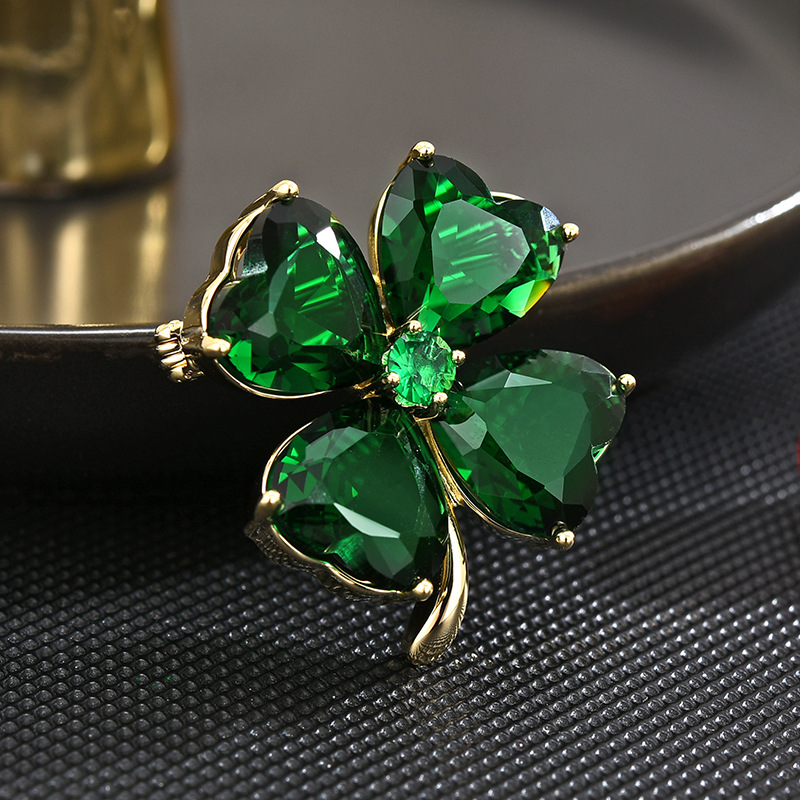 Sweet Green Clover elegant brooch female temperament fashion design luxury clothes corsage Accessories Wholesale