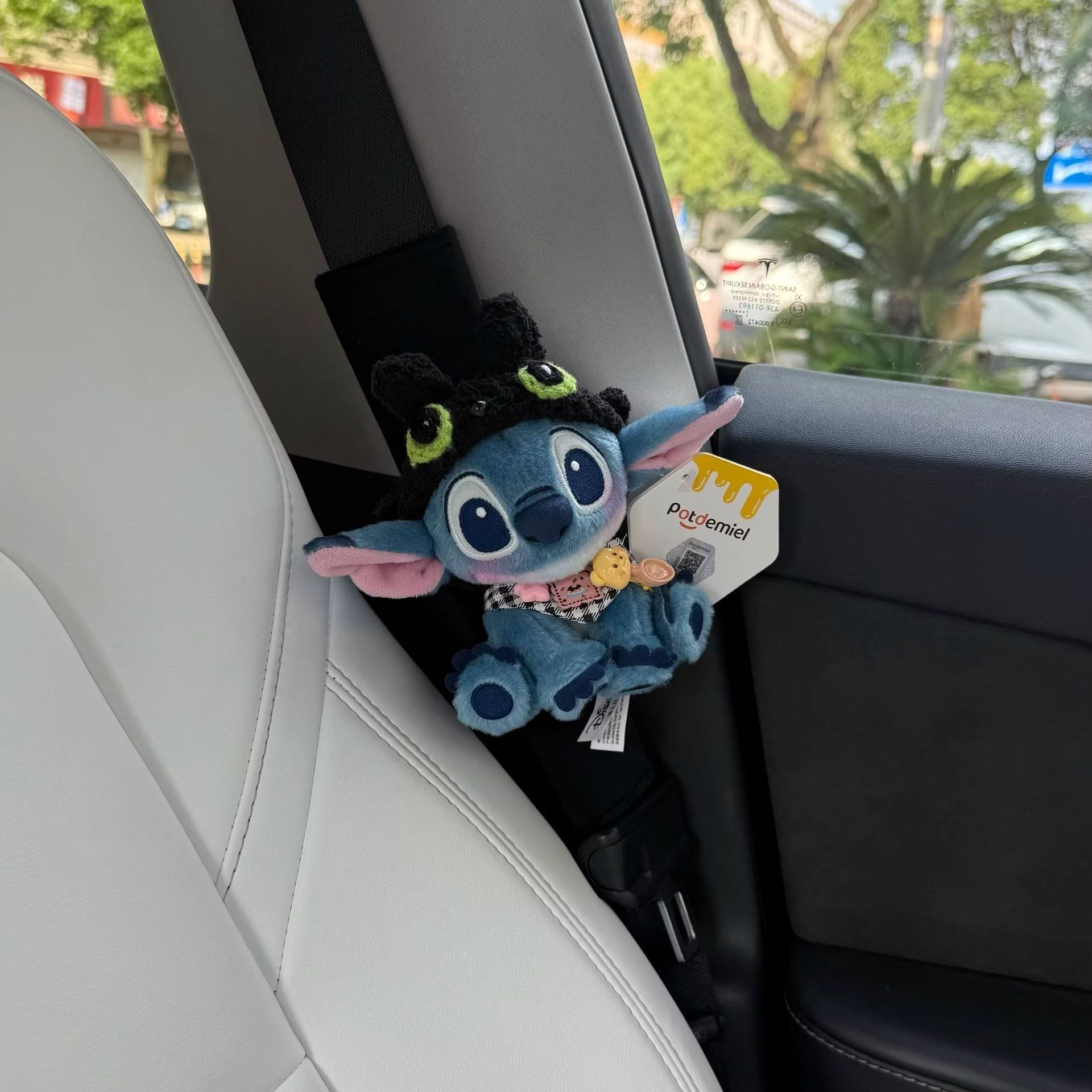 Car Interior Decoration Stitch Cute and Fun Seatbelt Shoulder Pads, Cute Cartoon Anti-Strangle and Anti-Wear Shoulder Straps, Suitable for All Seasons
