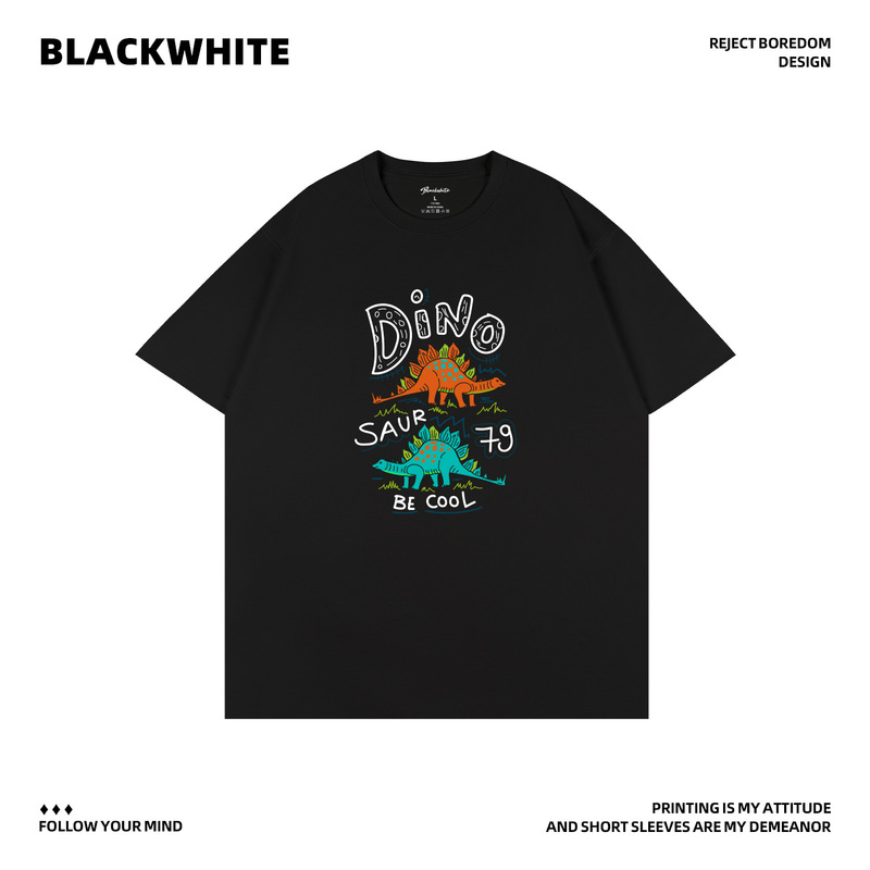 Retro American Sports Style Black T-Shirt with Dinosaur Digital Print, Loose-Fitting Unisex Short-Sleeve Top with Logo Print Q86 Retro American Sports Style Black T-Shirt with Dinosaur Digital Print, Loose-Fitting Unisex Short-Sleeve Top with Logo Print Q86