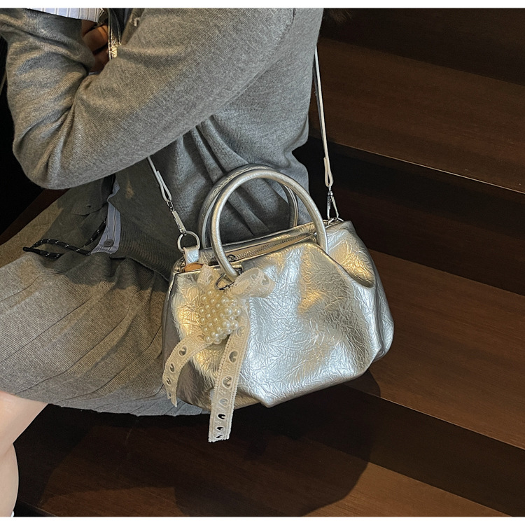 Fashionable tote bag, large-capacity underarm bag, 2025 new solid color texture women's bag, simple commuting bag, soft leather single-shoulder undefined