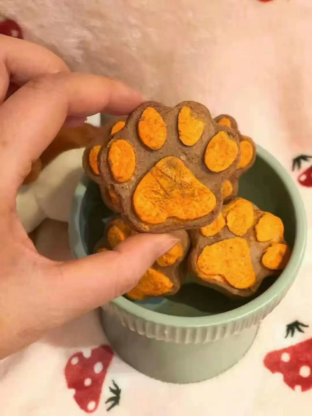 Прямая поставка с фабрики Pet лиофилизированные маленькие лапы лосось яичный желток фиолетовый сладкий картофель питайя собака кошка закуски одна упаковка