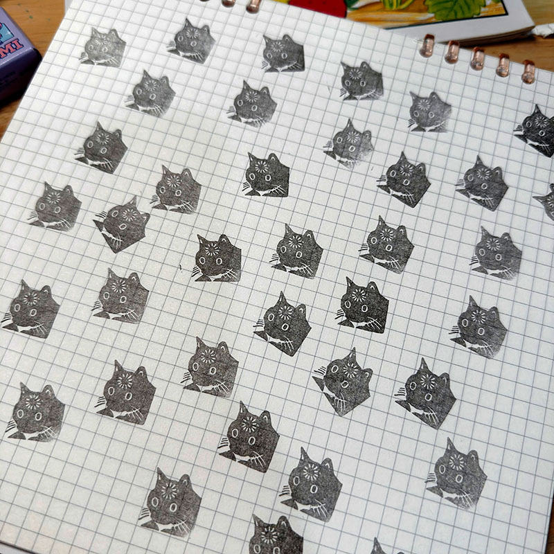 Tiempo de inactividad sello de gatito dibujos animados lindo divertido bolso de emoji de bricolaje portátil cuenta de mano decoración de bricolaje sello fotosensible al por mayor