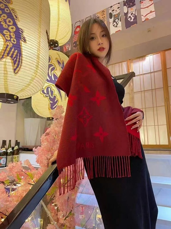 秋冬の新型D字のマフラーの女性はカシミヤのマフラーのフリンジの両面のマントをまねて保温して首を囲みます。