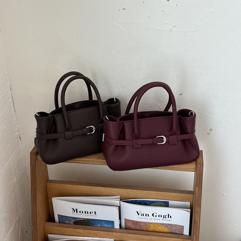 Korean-style pleated handbag, fashionable and simple, with a belt buckle, versatile for commuting, crossbody bag for women, shoulder bag