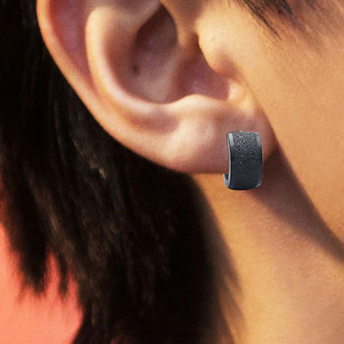 Herrörhängen i matt titanstål breda ear cuffs glansiga runda_voghion.com