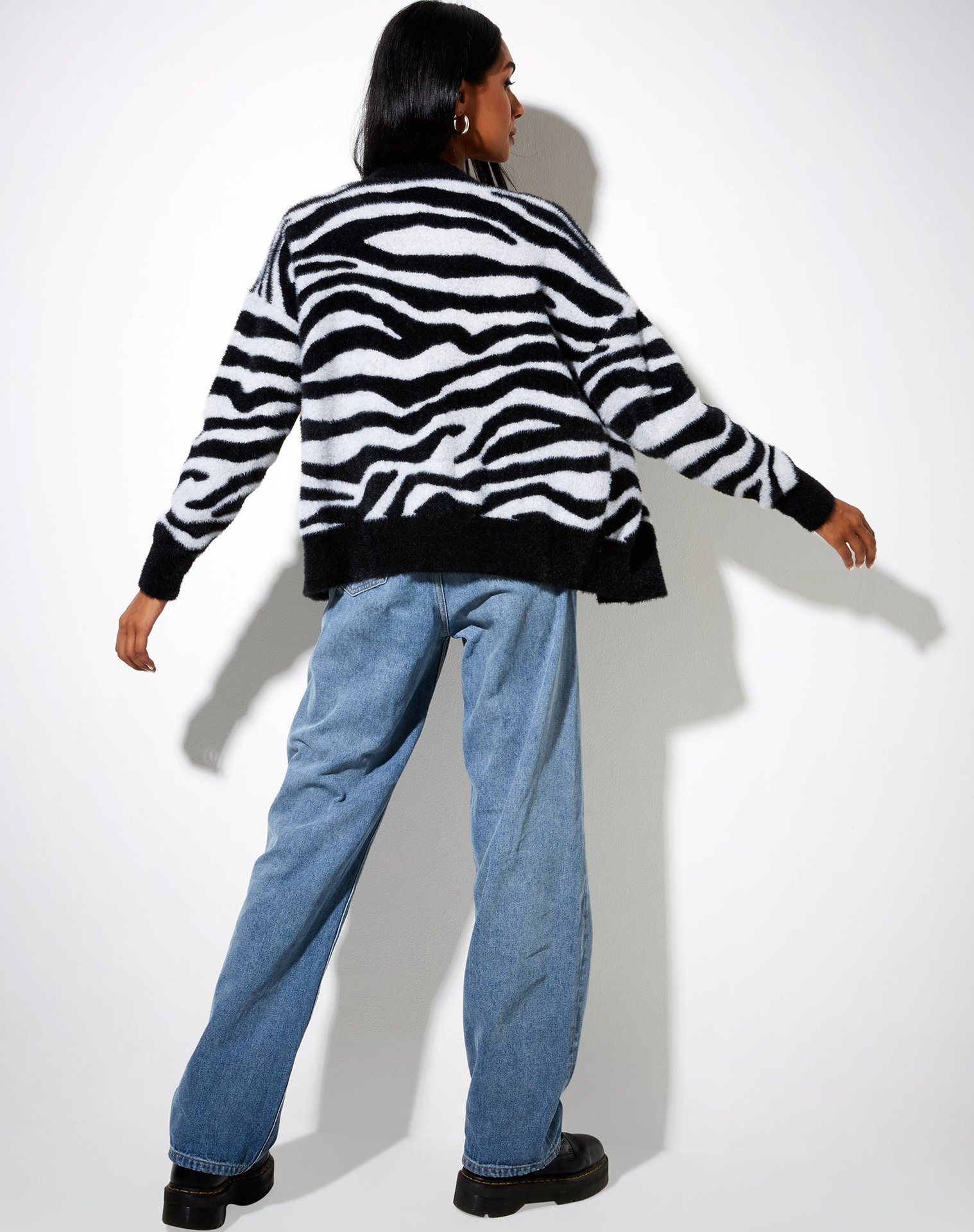 women s loose black and white striped long-sleeved cardigan nihaostyles clothing wholesale NSSX73211