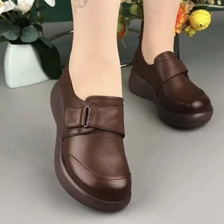 2026 primavera nuevos zapatos de Lefour para mujeres con un pedazo cómodo para aumentar la altura de los zapatos de madre transpirables.