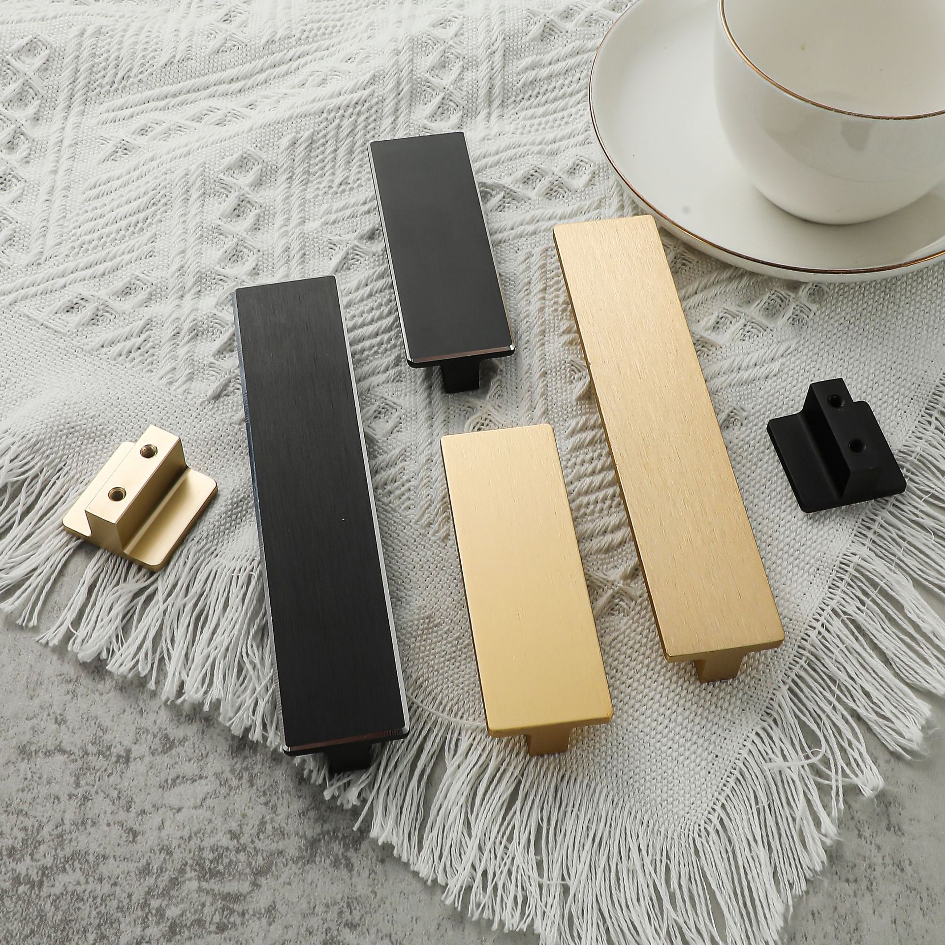 供應北歐簡約鋁合金T型一字拉手櫥櫃門把手黑色金色抽屜小拉手