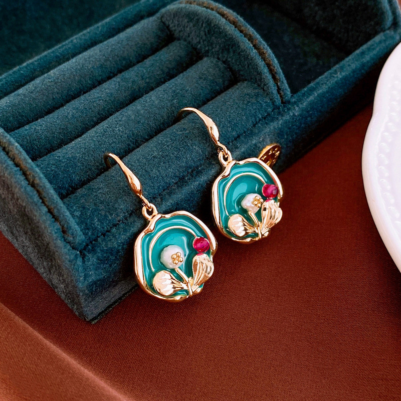 Pendientes vintageins de mediana edad de nicho retro Pendientes de lujo ligero de alta calidad al por mayor Pendientes de estilo de pintura al óleo de esmalte femenino image 8