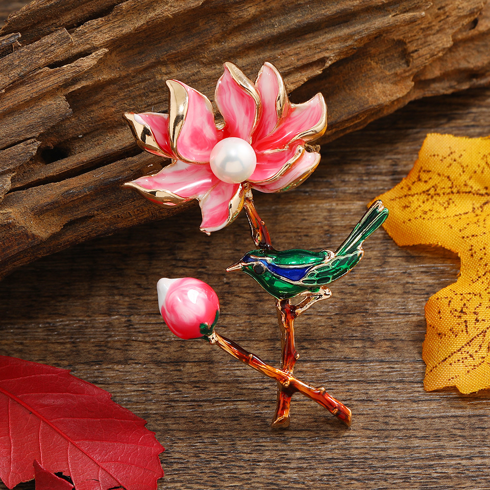 Retro elegant brooch