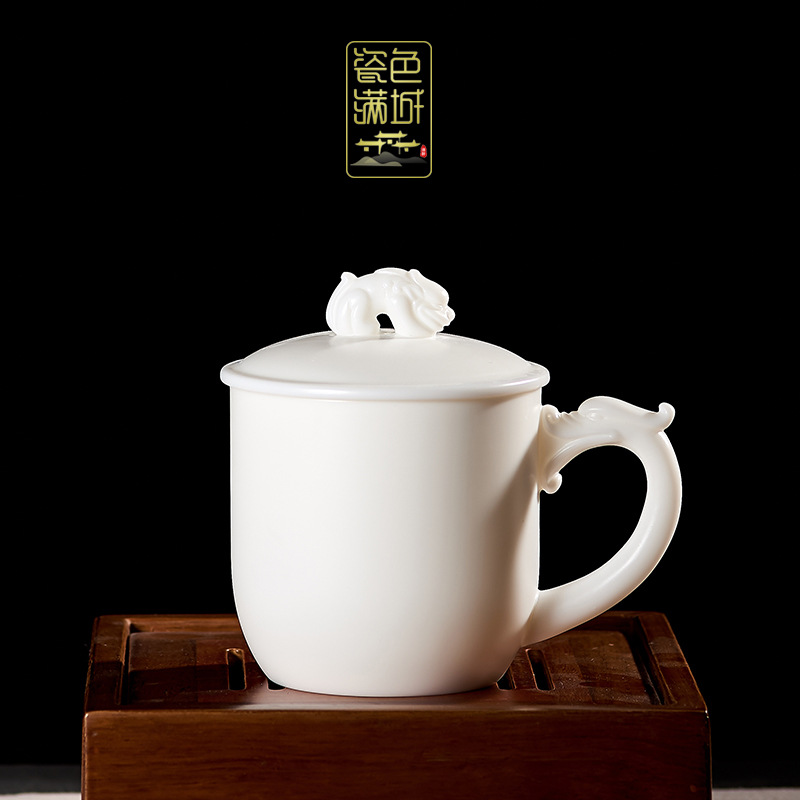 Porcelana color Mancheng Dehua porcelana blanca con tapa filtro oficina con revestimiento de separación taza de agua taza de té grande de cerámica personal