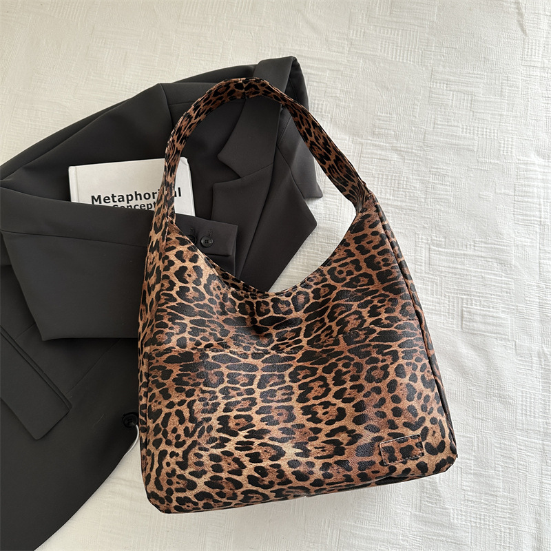 2024 nuevo estilo de moda extranjero estampado leopardo de gran capacidad bolsa de tote personalidad casual perezosa estilo de hombro bolso axilar
