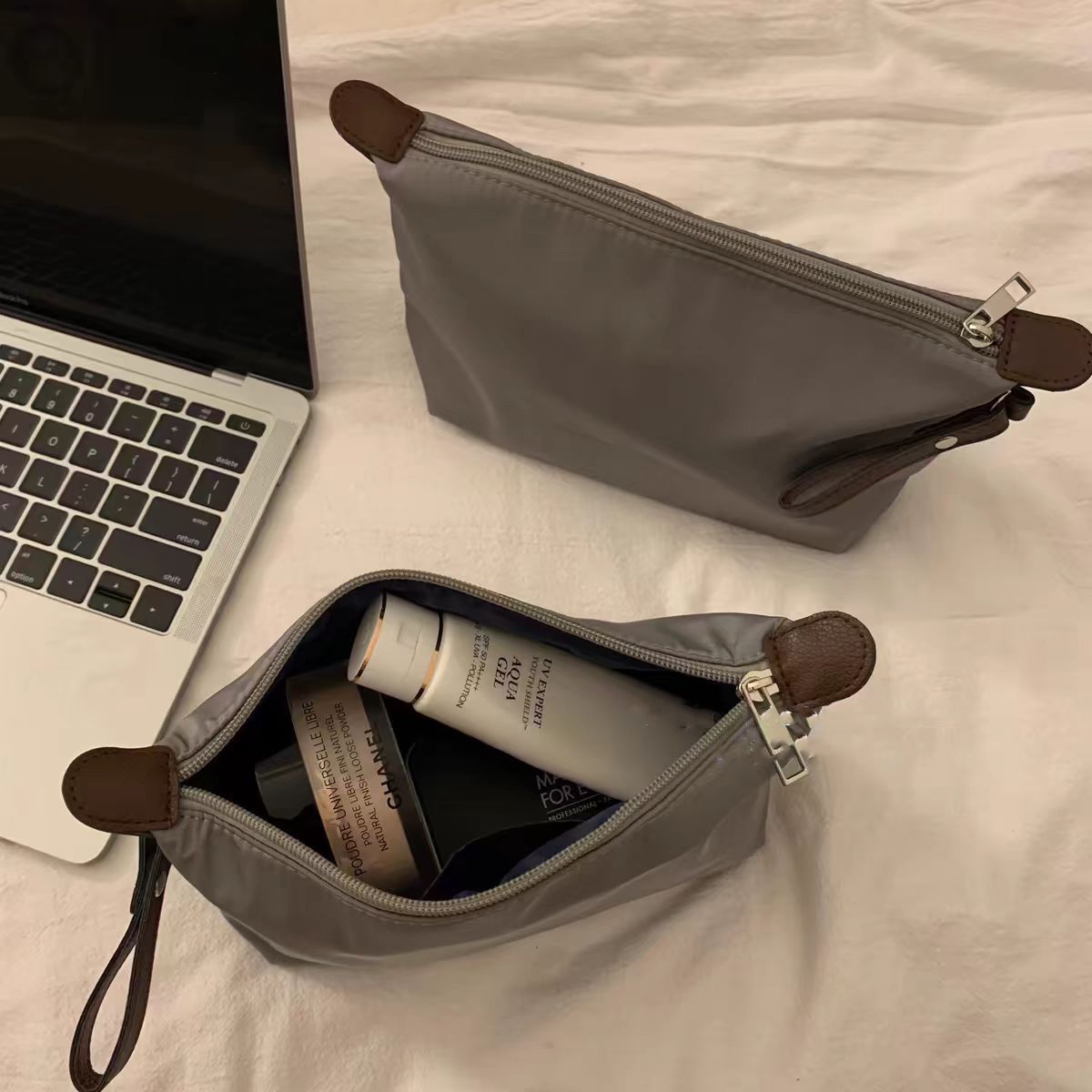 Nueva memoria compuesta bolsa de maquillaje portátil de viaje bolsa de almacenamiento de maquillaje bolsas de bolsas impermeables image 3