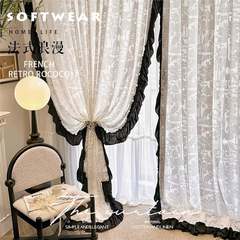 フランスのレトロな中古風の白いレースの厚いレリーフのカーテンの寝室のロマンチックなハスの葉の縁のフラミンゴ