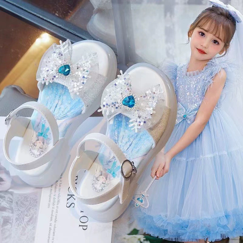 Сандалии для девочек, новинка лета 2024, детская обувь принцессы Эльзы, модные детские туфли с мягкой подошвой и кристаллами для маленьких девочек