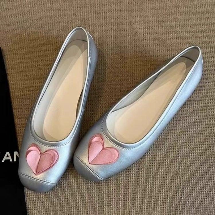 Nuevos zapatos de cabeza redonda plana de amor de la abuela con un pedazo de pie poco profundo encantador viaje diario para reducir la edad zapatos para mujeres