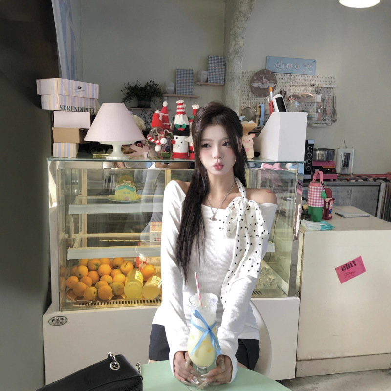 红人馆白色t恤女2025新款早秋打底衫长袖辣妹修身露肩一字肩上衣|undefined