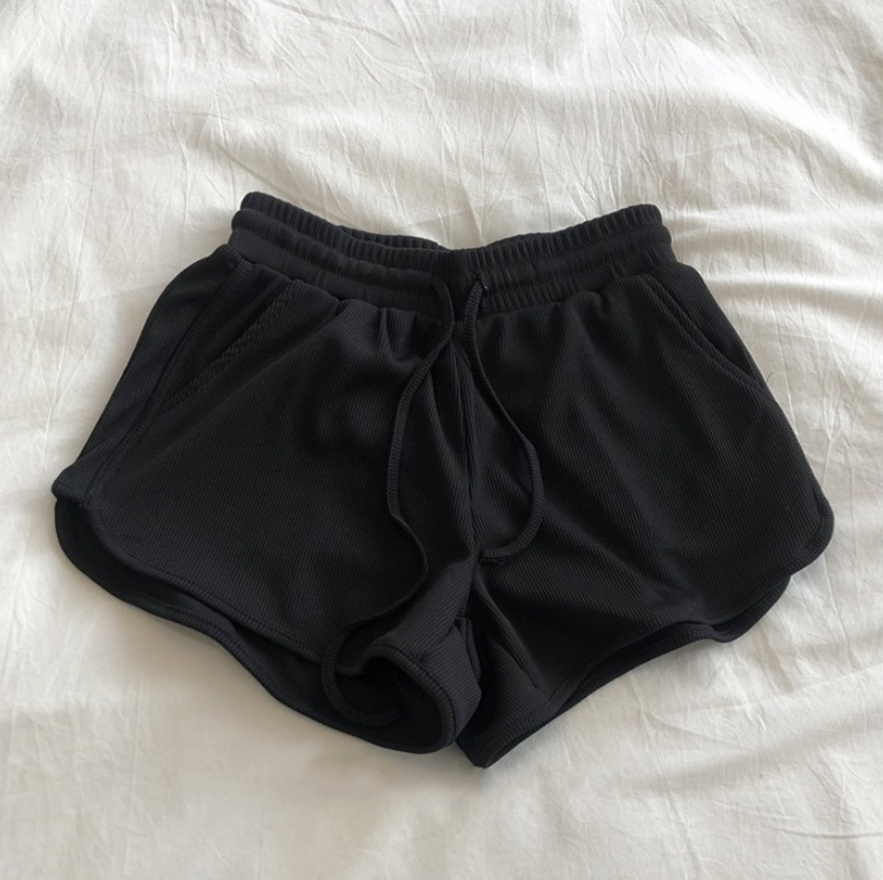 검은색