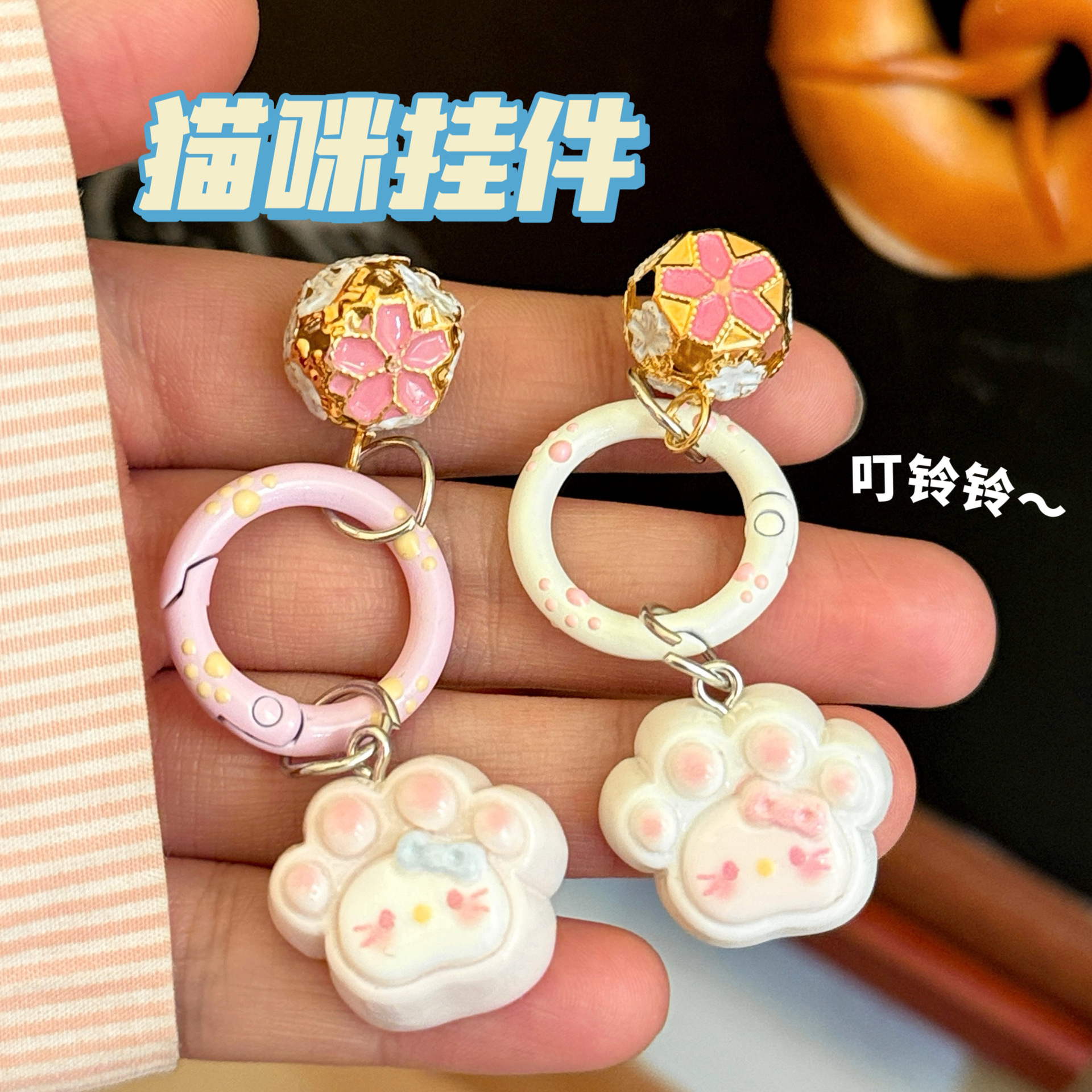 Cute gato garra campana círculo fijación colgante corazón de niña gatos bolsas escolares llaveros colgante miel regalos al por mayor