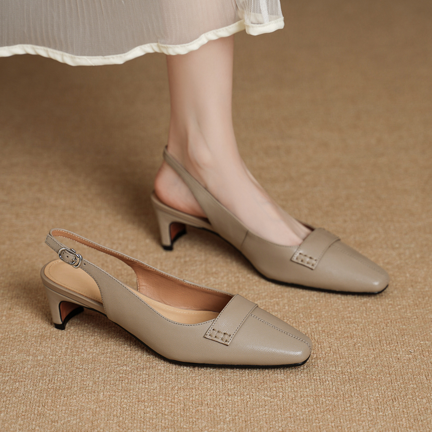 Sandal nữ da dê gót vuông 4.5 cm mũi kín hở gót phong cách Hàn Quốc — đen