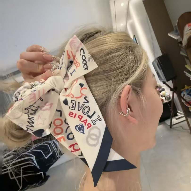 Nueva seda blanca tricolor impresa de doble cara seda alta sensación 18 mm seda gran bufandas bufandas