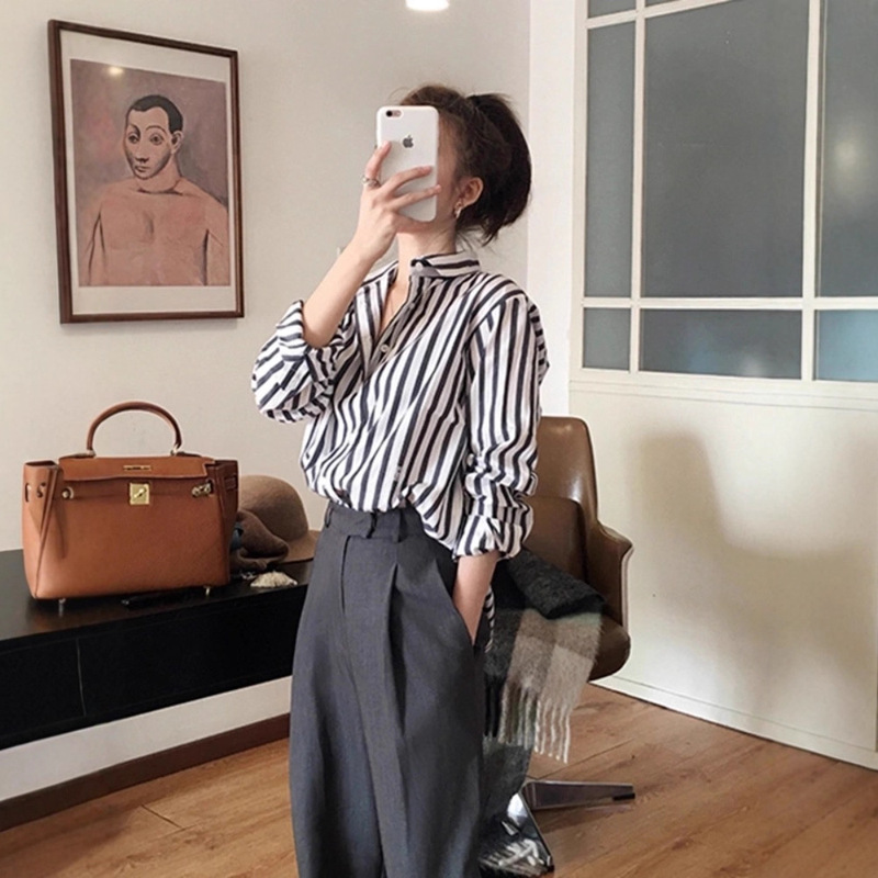 2025 Autumn New Striped Shirt Women's Design Niche Long Sleeve Vertical Stripes Fashionable Slim Shirt