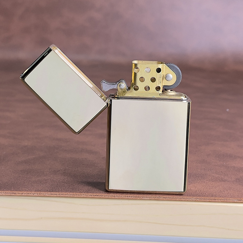 [Factory Straight Hair] Zorro Heavy Armor Narrow Machine Slim Z538-002 Brass Kerosene Lighter genuine goods