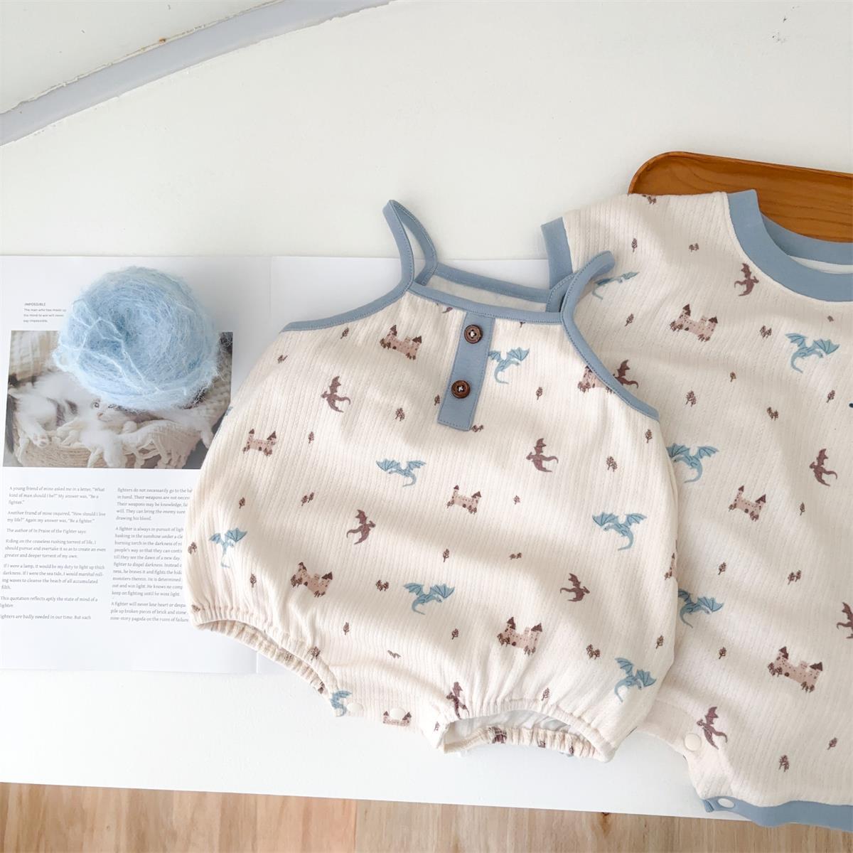 Traje pequeño de estilo occidental para bebés y niños pequeños 2025 verano nuevo estilo coreano bolso de pedo recién nacido ropa de protección solar traje de dos piezas