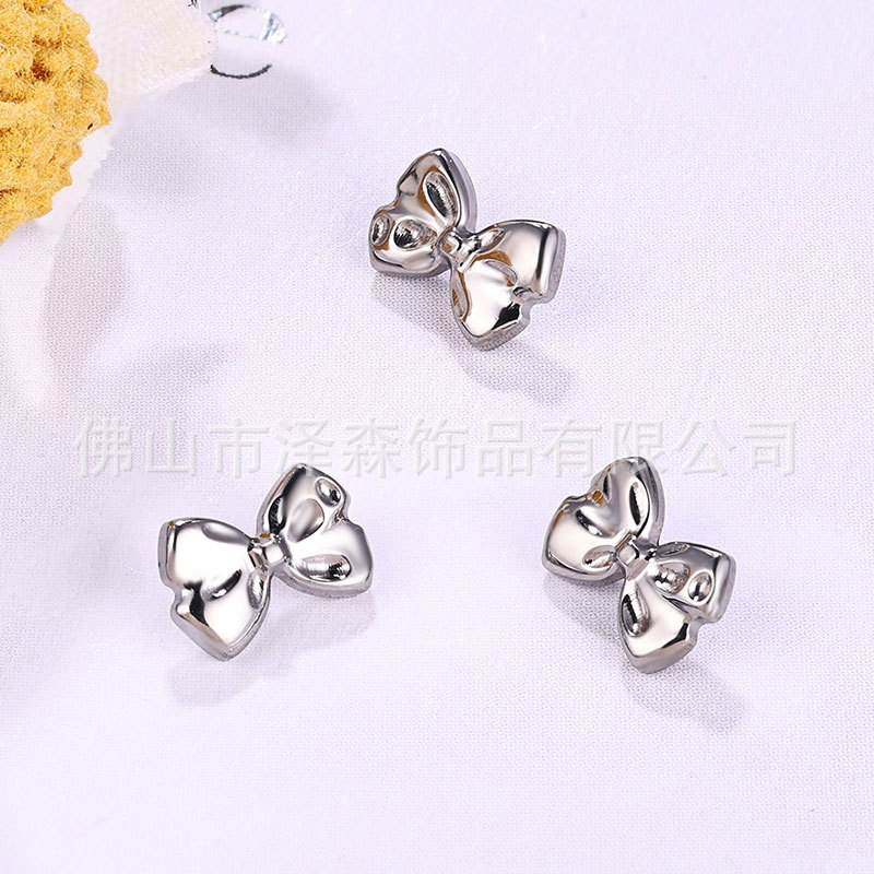 Silver pointed spike labret stud material detail