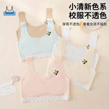 Ůͯ���°l���ڳ��L͸������С�W����ͯŮ����͹�c��һ�A��С����