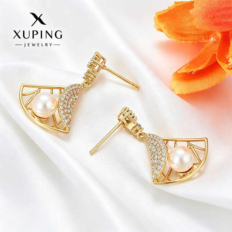 Xuping moda ventilador frío aretes de brida aleación de cobre chapado 14k perla personalidad aretes de viento al por mayor