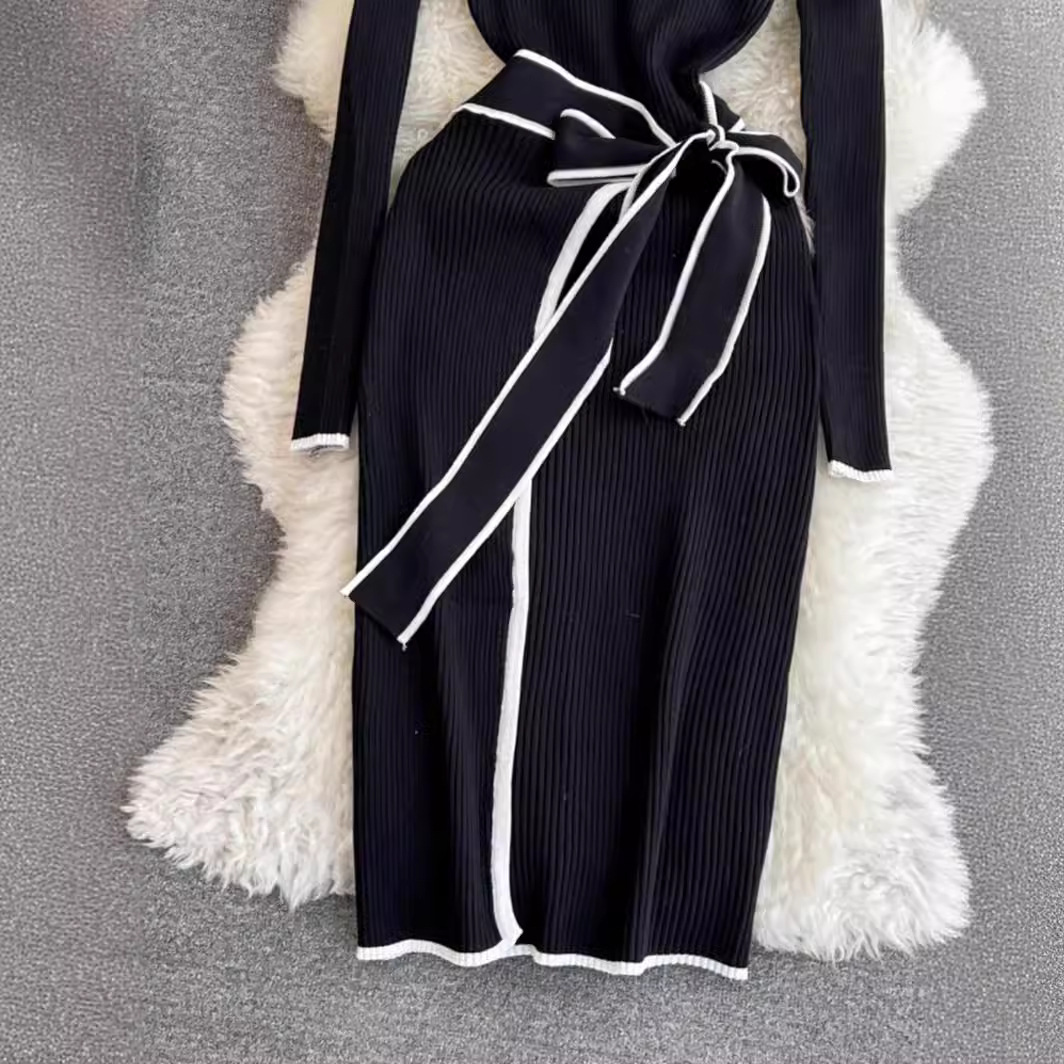 Dámske šaty s dlhým rukávom, stojatým golierom a zoštíhľujúcim pásom, stredne dlhé a dlhé, pletené, so šnurovaním a spodným dielom na bokoch_voghion.com